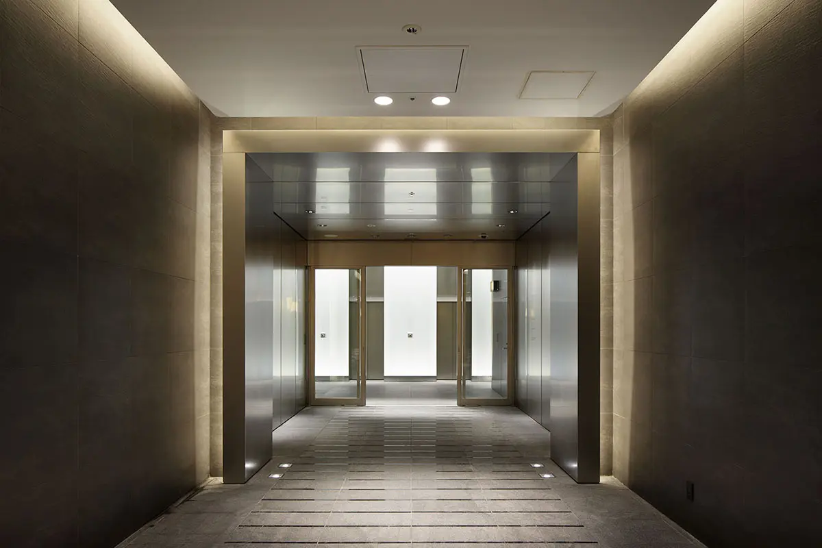 TERASO-Ⅱ：オフィス専用のエレベーターホールを見る。